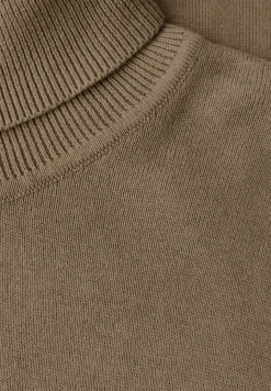 Basic Turtleneck Pullover