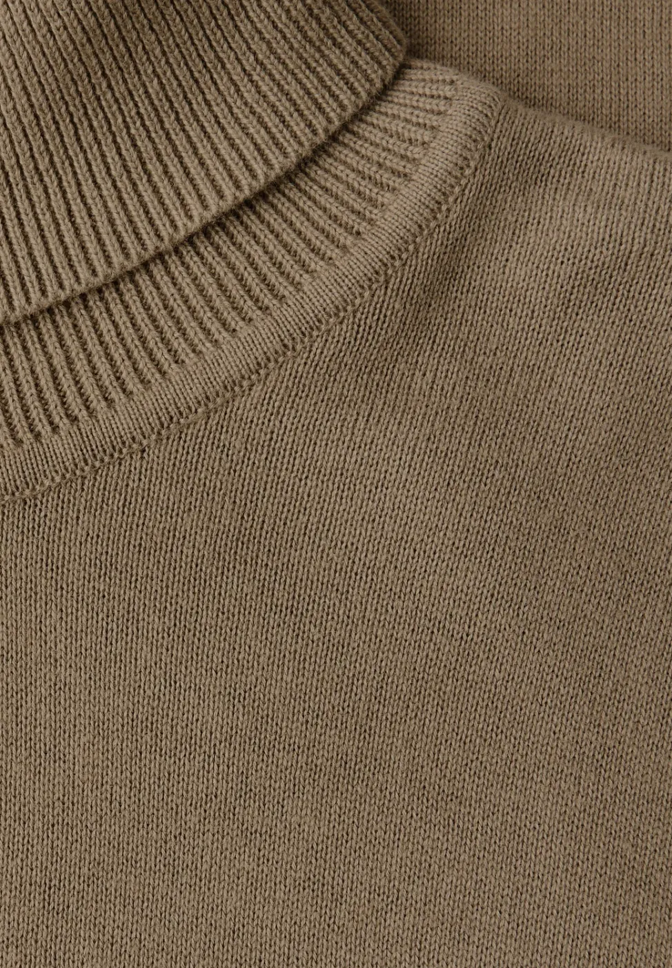 Basic Turtleneck Pullover
