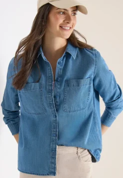 Blouse à col chemise, look denim