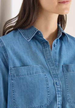 Blouse à col chemise, look denim