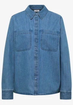 Blouse à col chemise, look denim