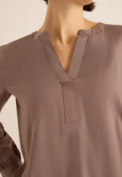 Blouse à col fendu