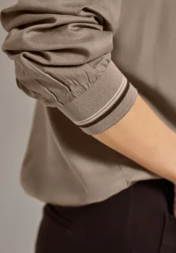 Blouse à col fendu avec bande