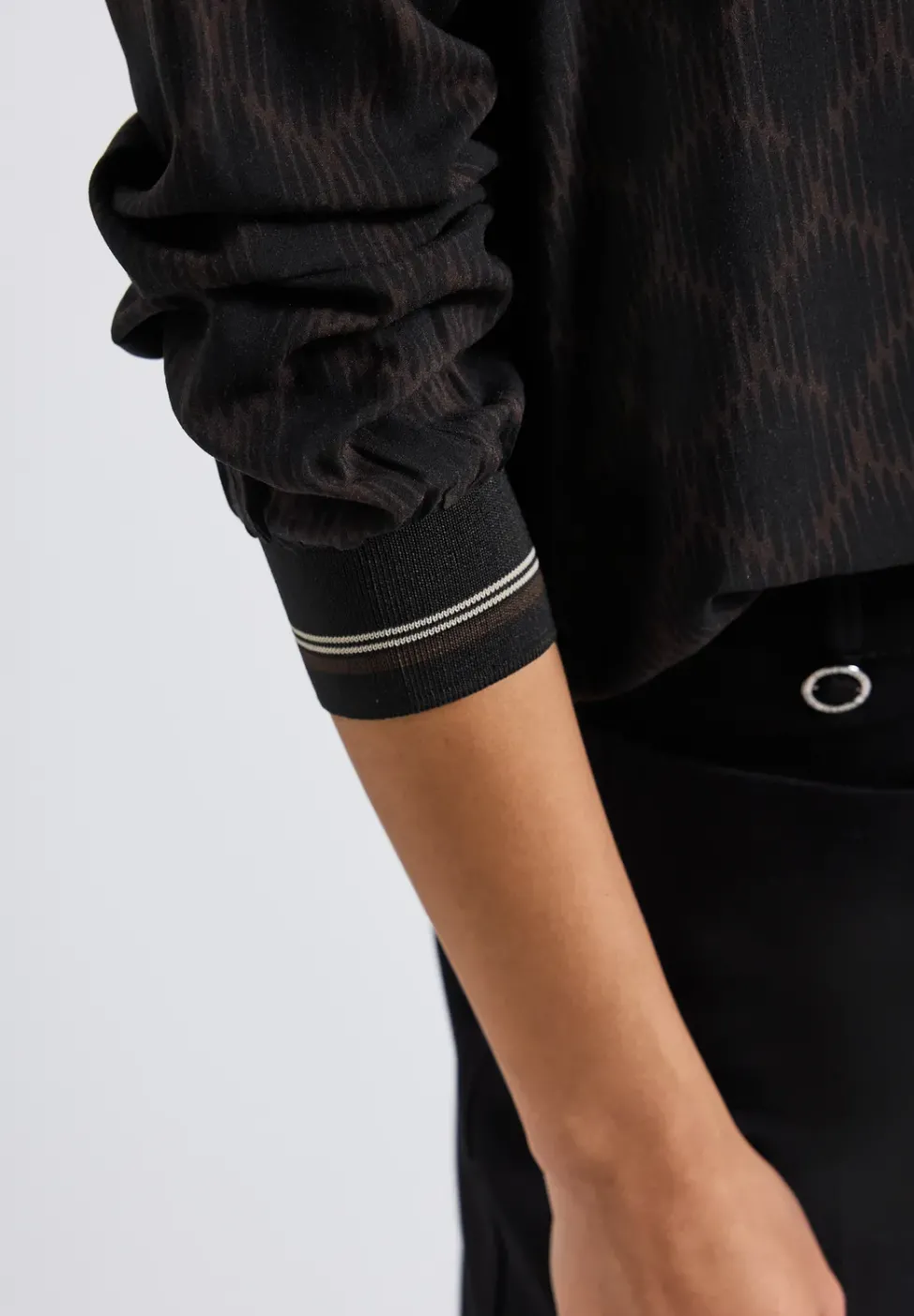 Blouse à col fendu avec bande