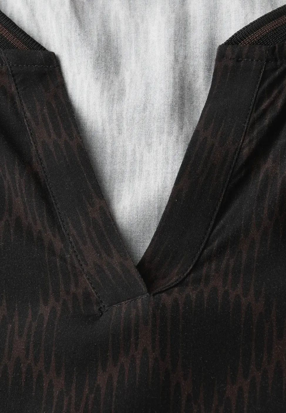 Blouse à col fendu avec bande