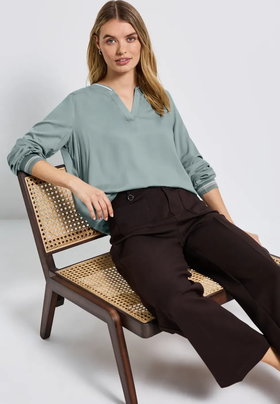 Blouse à col fendu avec bande