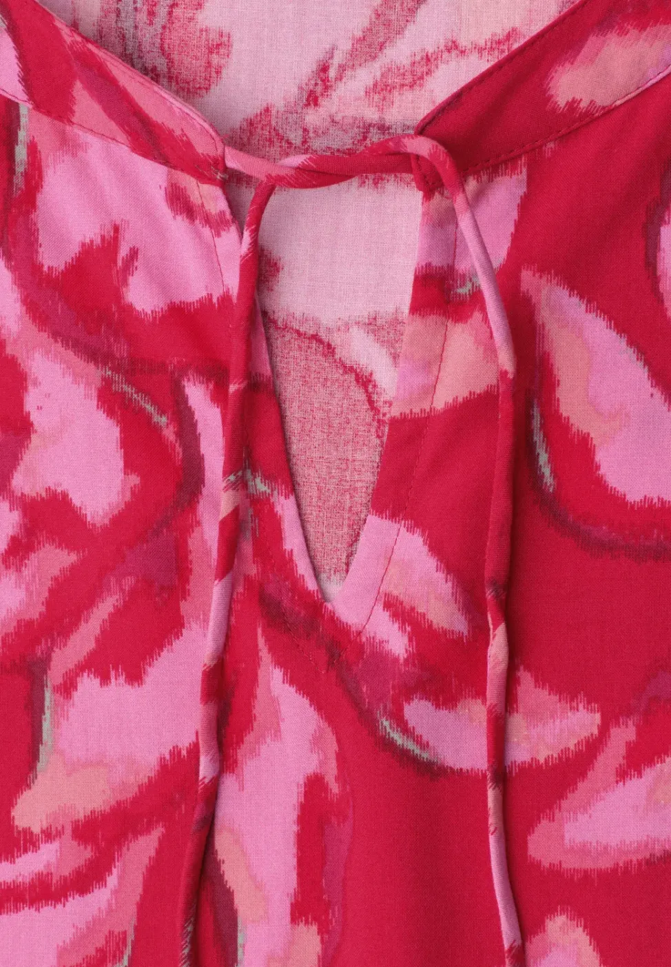 Blouse à col fendu avec détail smocké