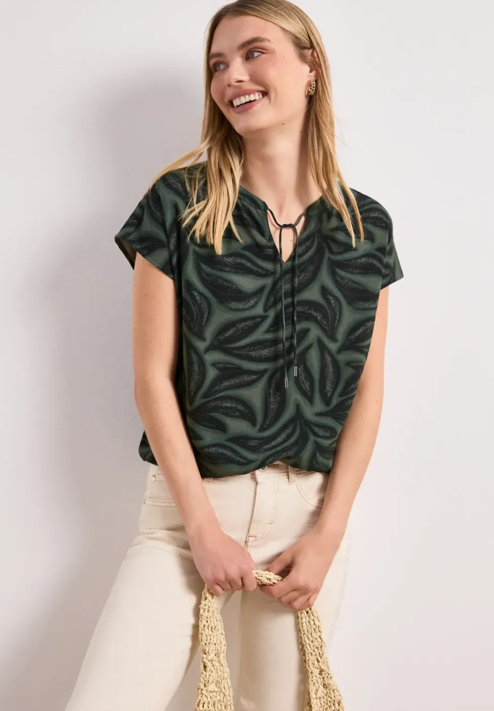 Blouse à col fendu avec détail smocké