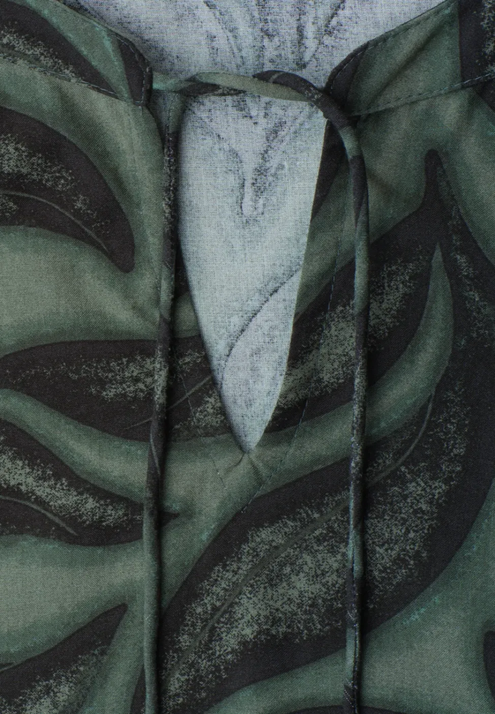 Blouse à col fendu avec détail smocké