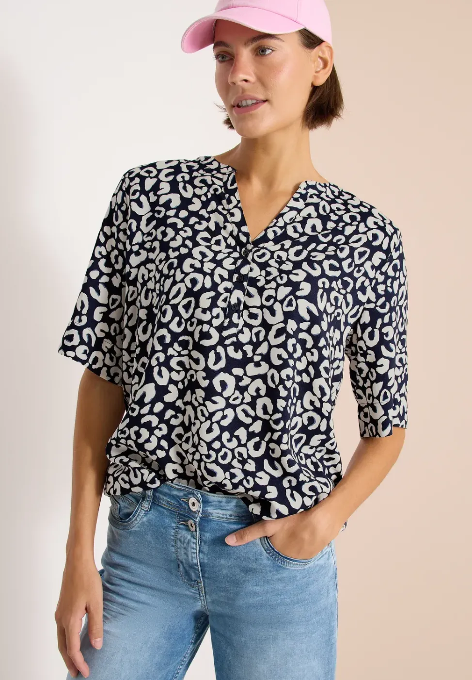 Blouse à col fendu avec motif léopard