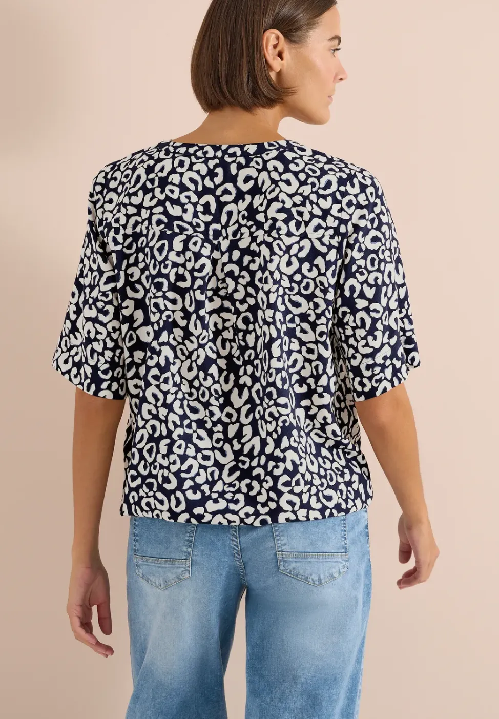 Blouse à col fendu avec motif léopard