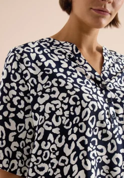Blouse à col fendu avec motif léopard