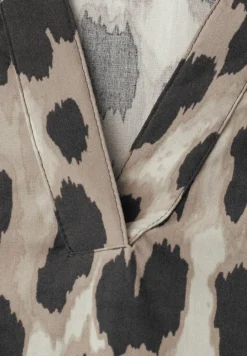 Blouse à col fendu et imprimé animalier