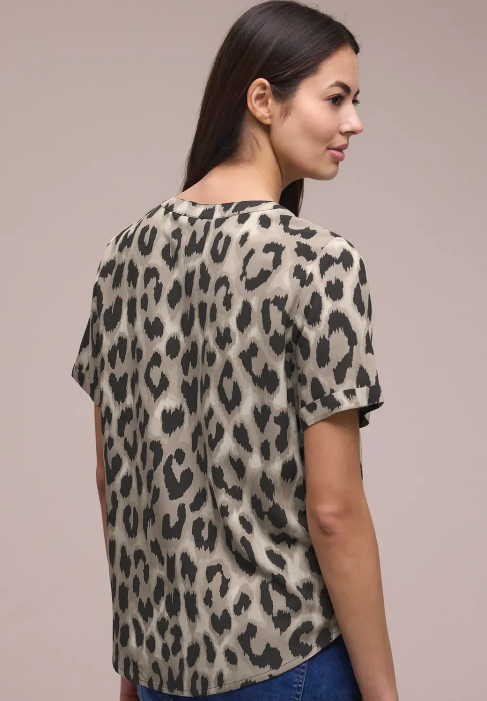 Blouse à col fendu et imprimé animalier