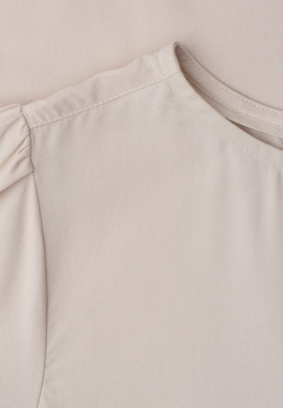 Blouse à col rond et manches courtes bouffantes