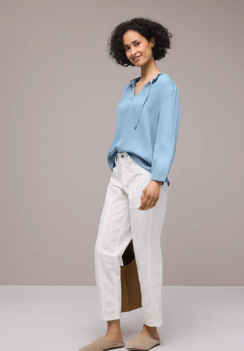 Blouse à manches 3/4 avec col fendu dans un look denim