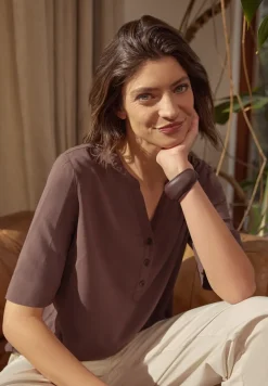 Blouse à manches 3/4 avec col fendu