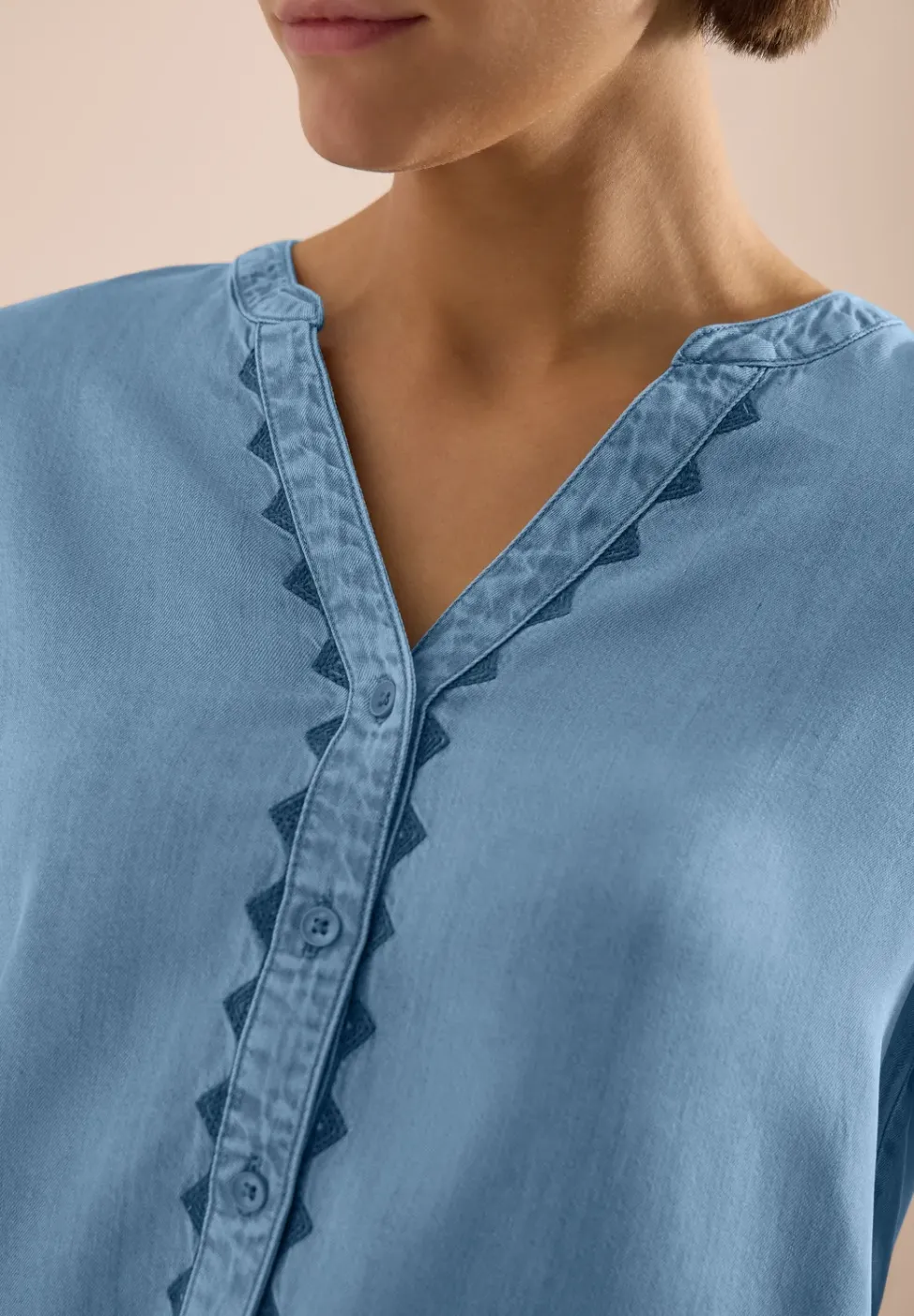 Blouse à manches 3/4 dans un look denim