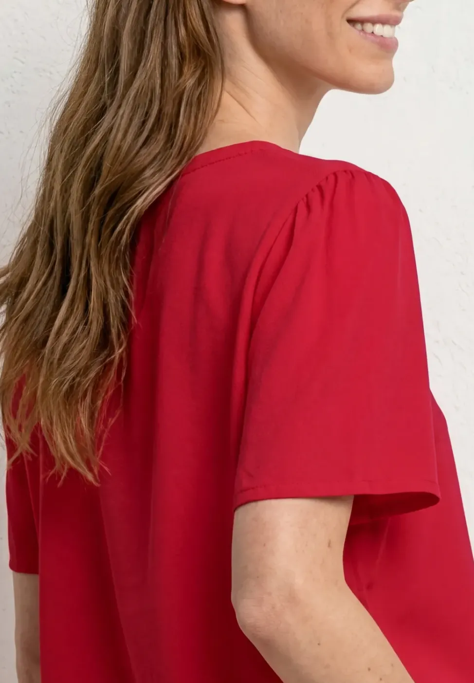 Blouse à manches courtes avec col fendu et boutons
