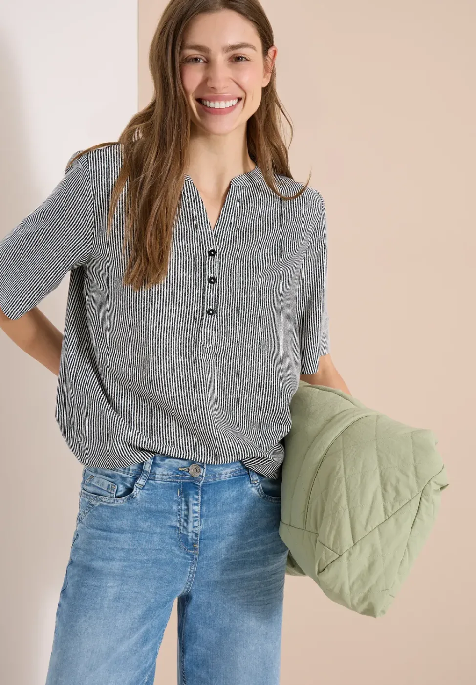Blouse à manches courtes avec col fendu et rayures