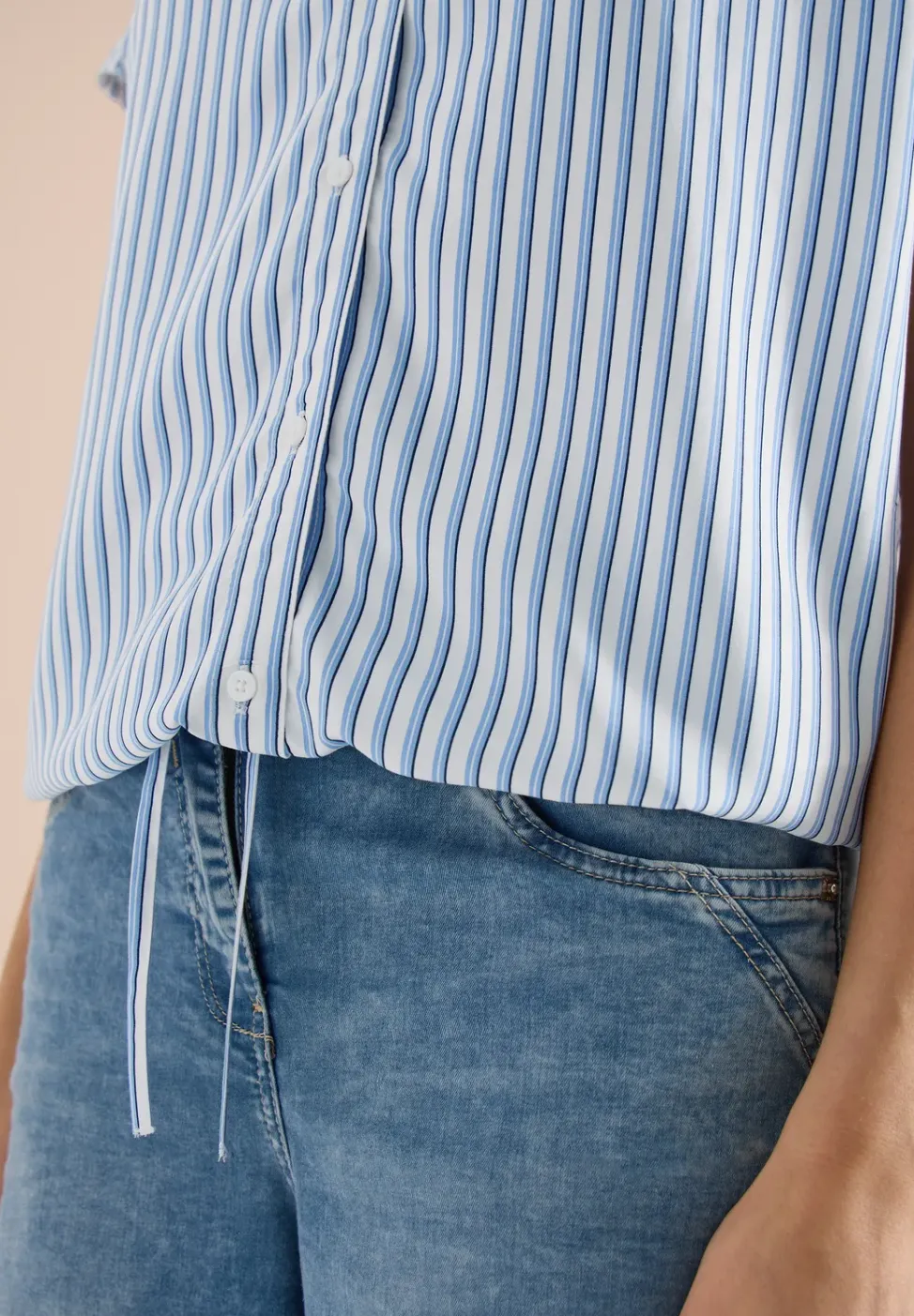 Blouse à manches courtes avec motif à rayures