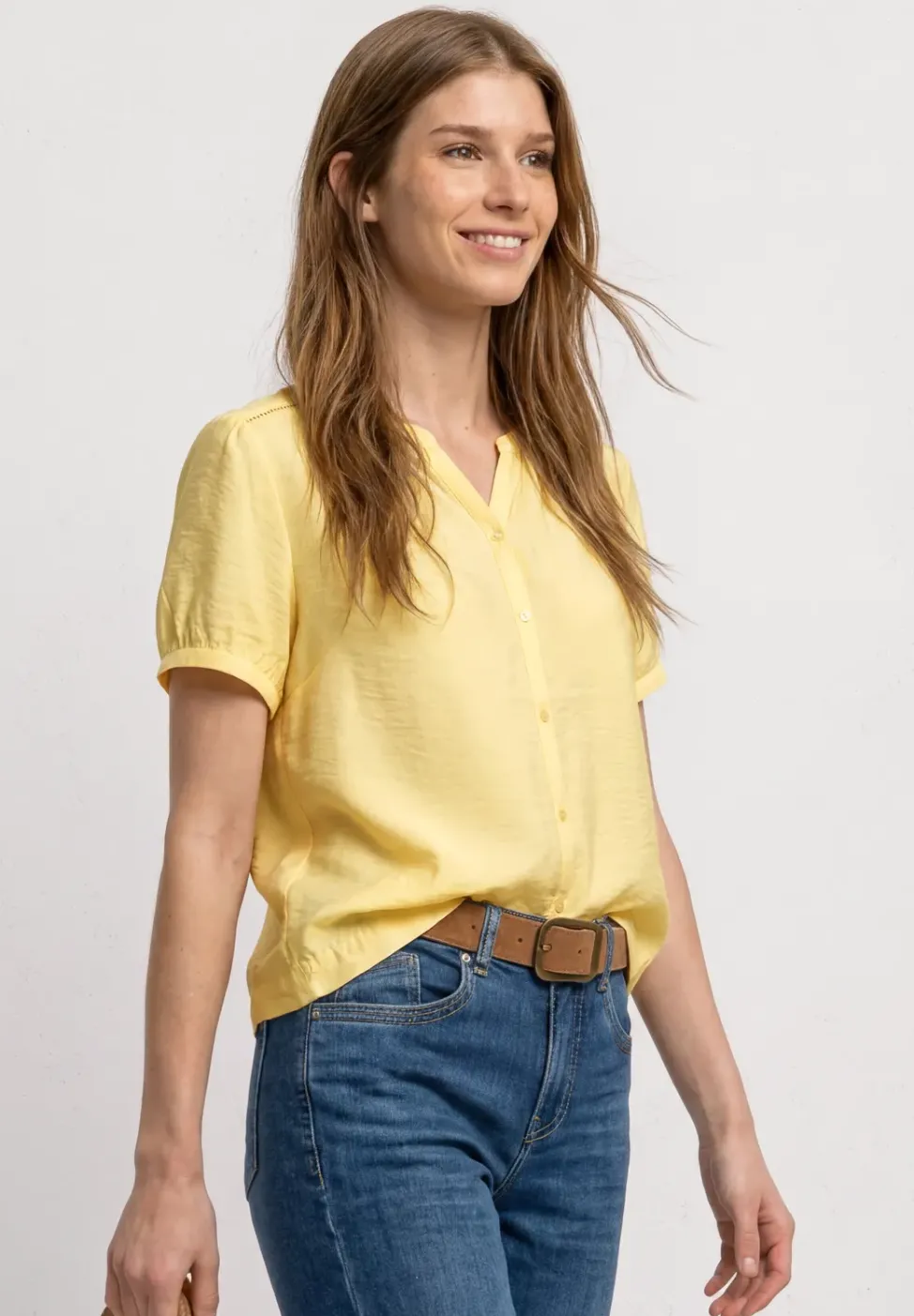 Blouse à manches courtes avec col fendu et boutons