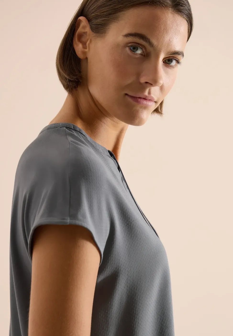 Blouse à manches courtes avec mélange de structures