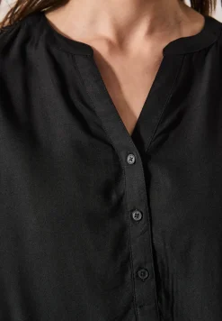 Blouse à manches courtes en couleur unie