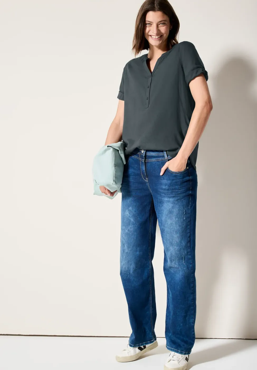 Blouse à manches courtes en couleur unie