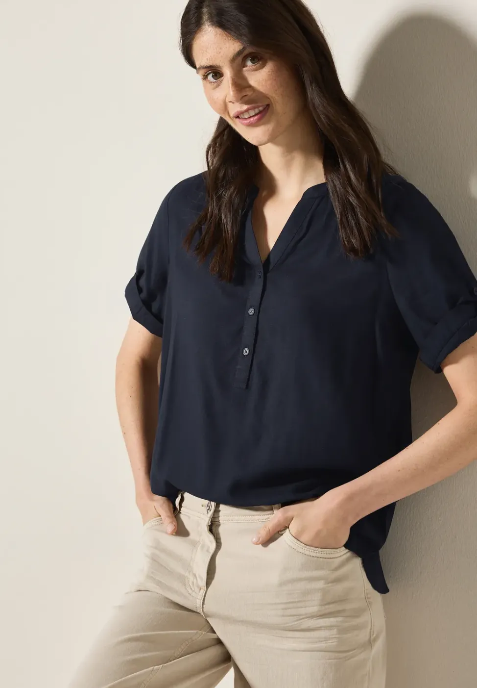 Blouse à manches courtes en couleur unie