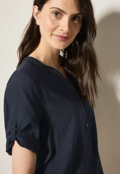 Blouse à manches courtes en couleur unie
