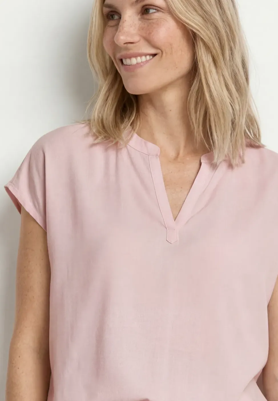 Blouse à épaules tombantes avec col fendu