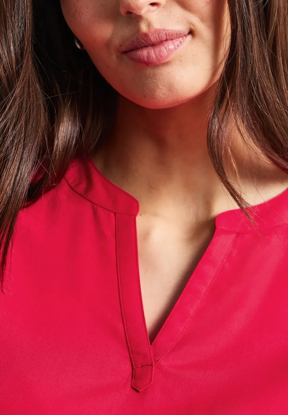 Blouse à épaules tombantes avec col fendu