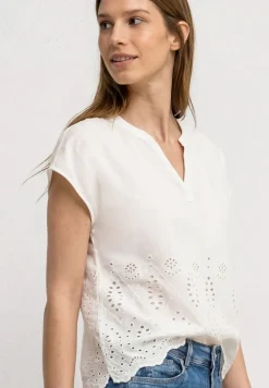 Blouse avec broderie anglaise