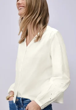 Blouse avec col en V et broderie