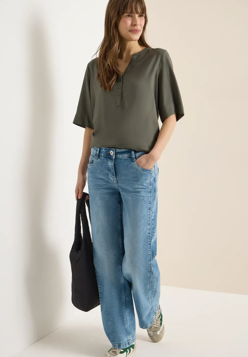 Blouse avec col fendu et ourlet élastique