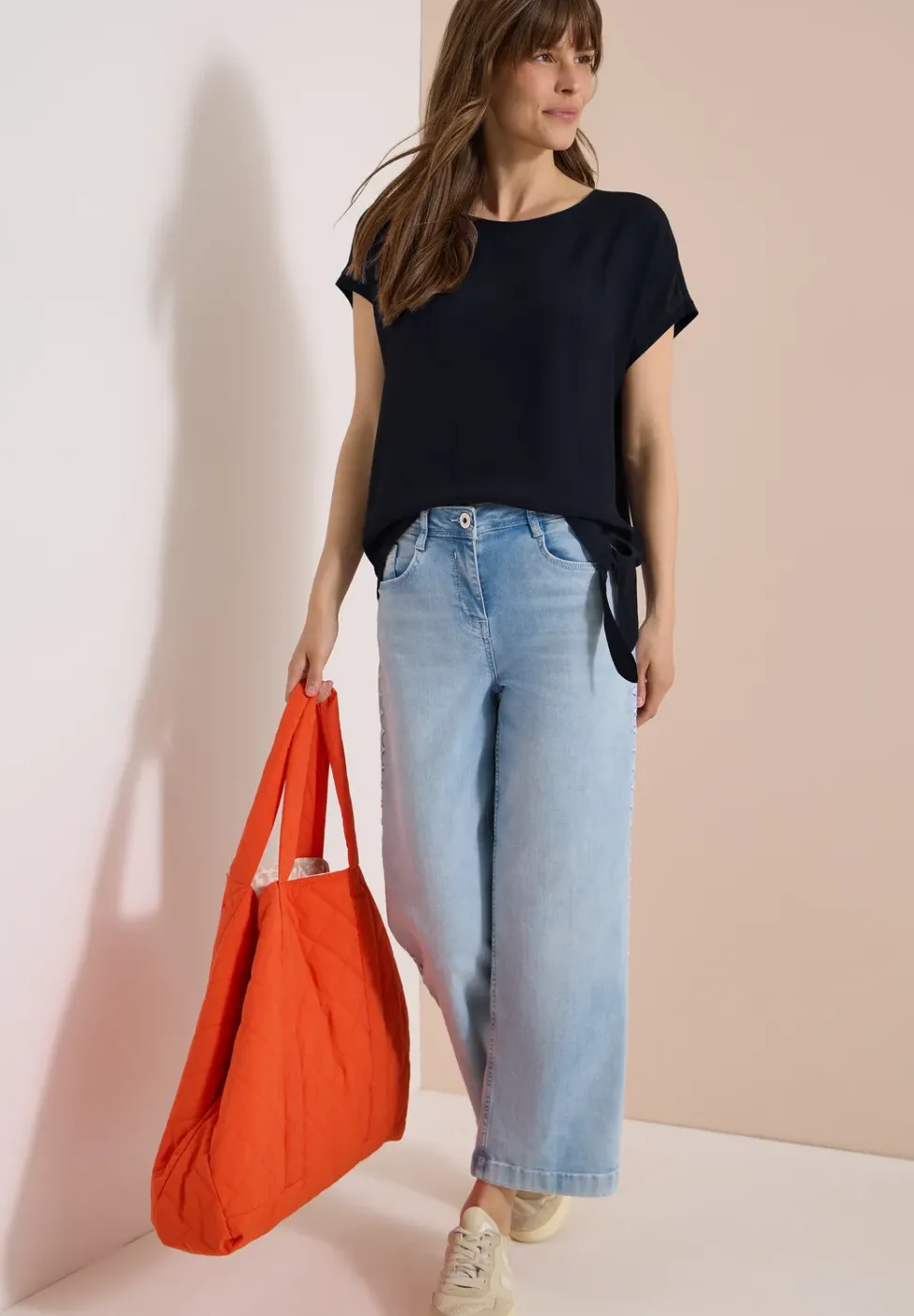 Blouse avec col rond et détail de nœuds