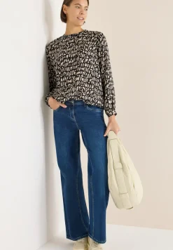 Blouse avec encolure smockée