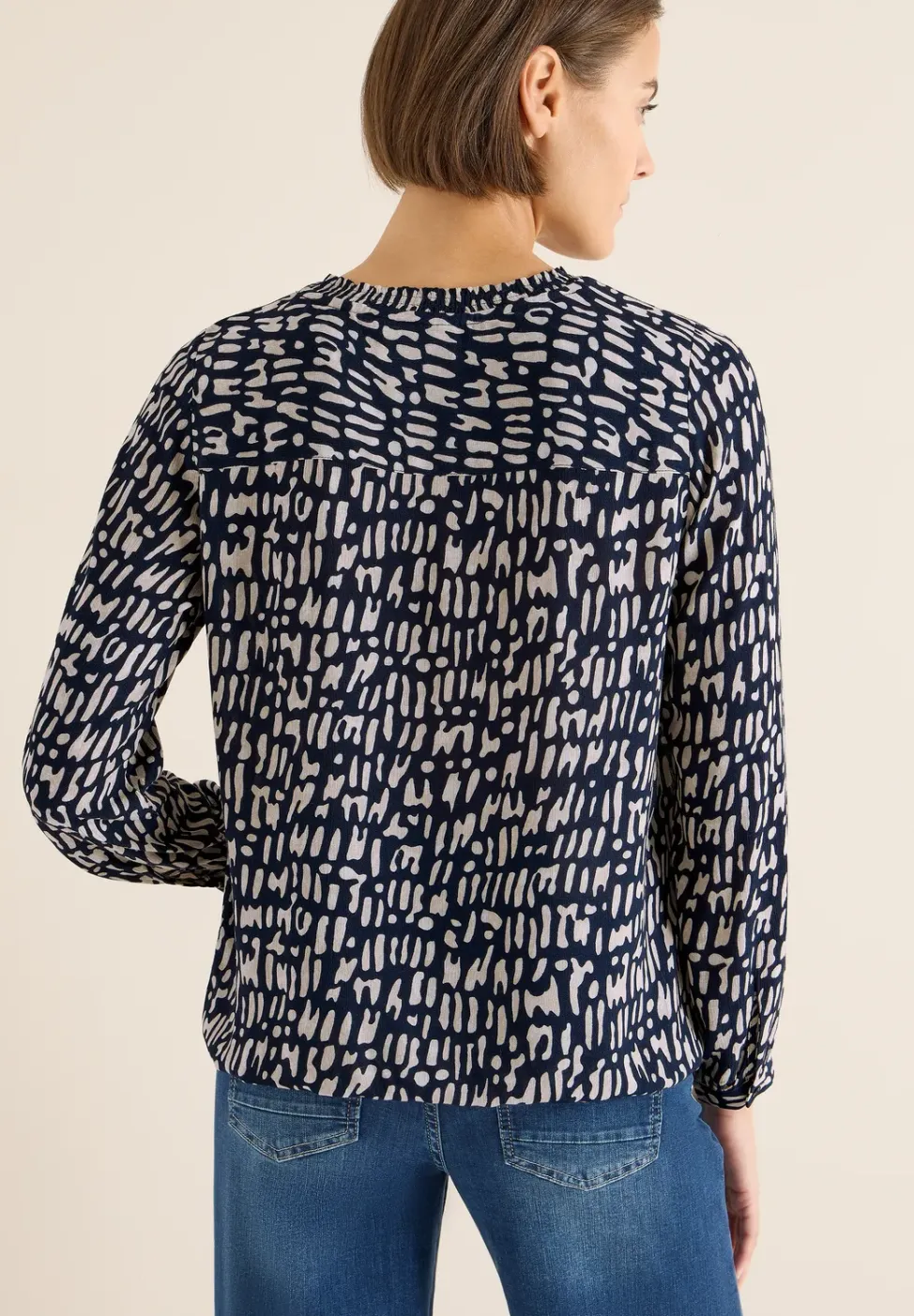 Blouse avec encolure smockée