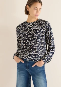Blouse avec encolure smockée