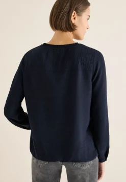 Blouse avec encolure smockée