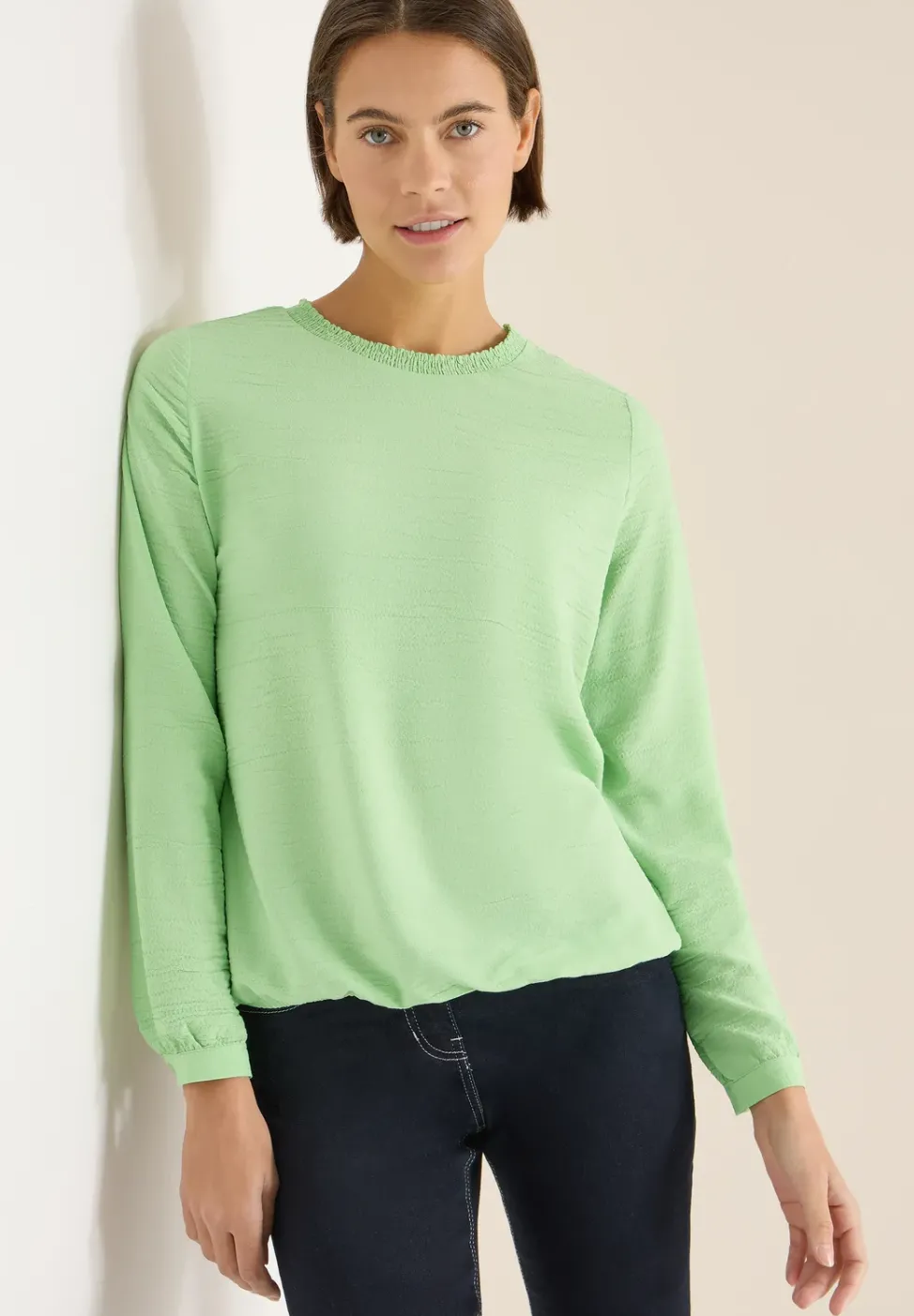 Blouse avec encolure smockée