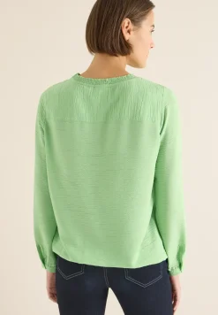 Blouse avec encolure smockée