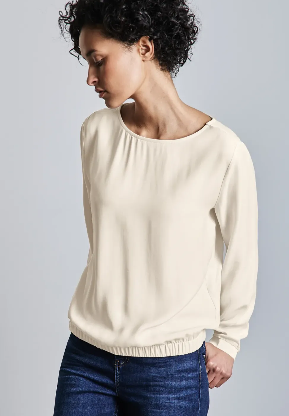 Blouse avec ourlet froncé