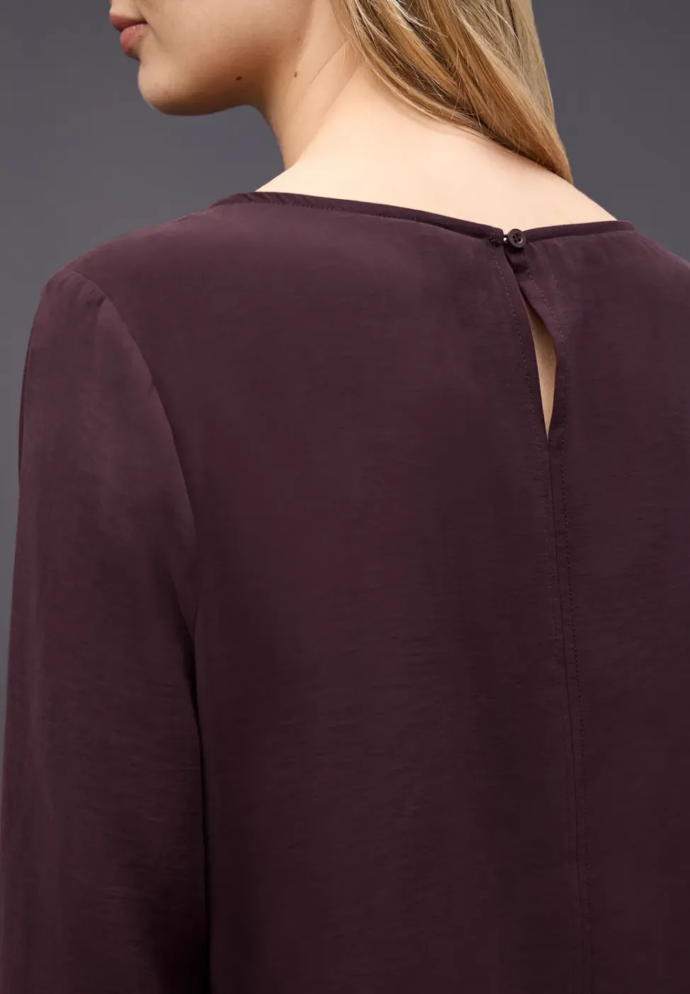Blouse avec poignets smockés