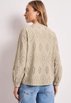 Blouse brodée à col fendu