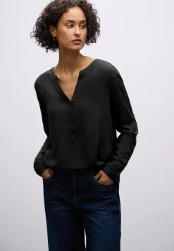 Blouse de base en couleur unie