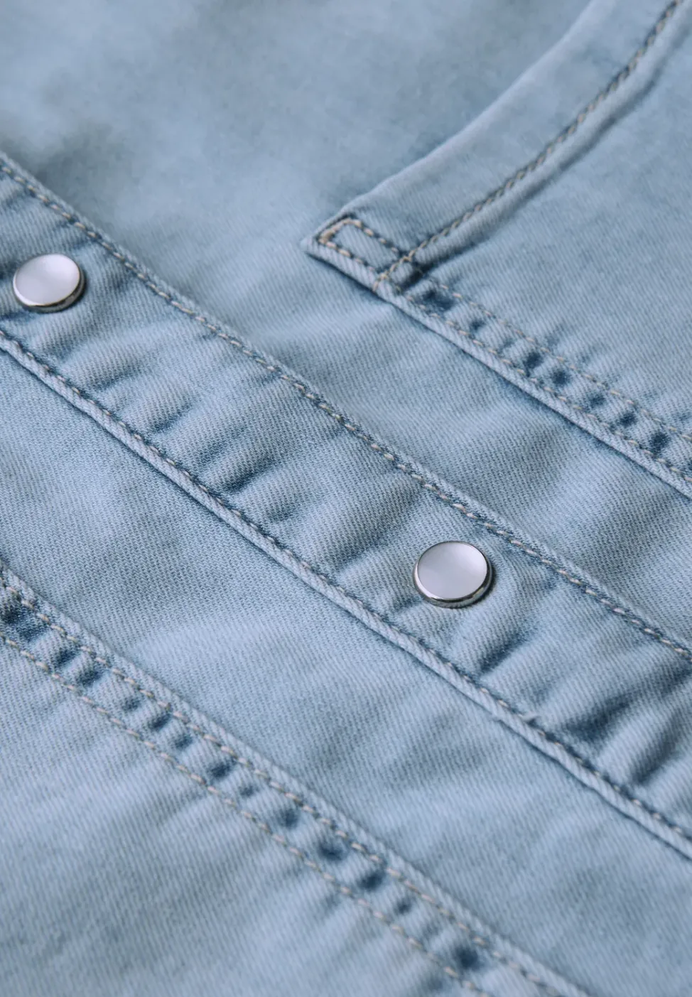 Blouse en jean au look bleached