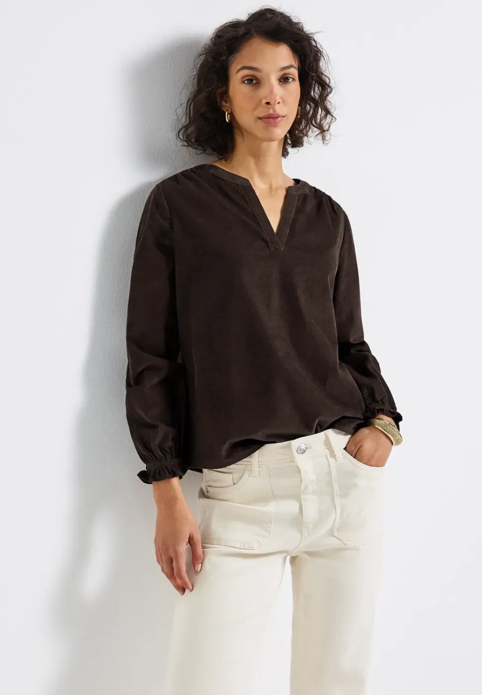 Blouse en velours côtelé avec détails à volants