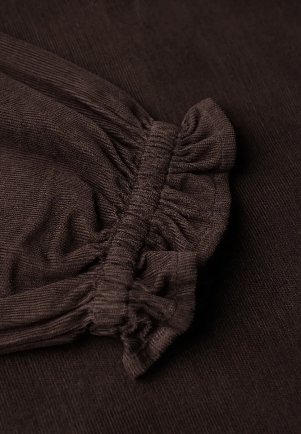 Blouse en velours côtelé avec détails à volants